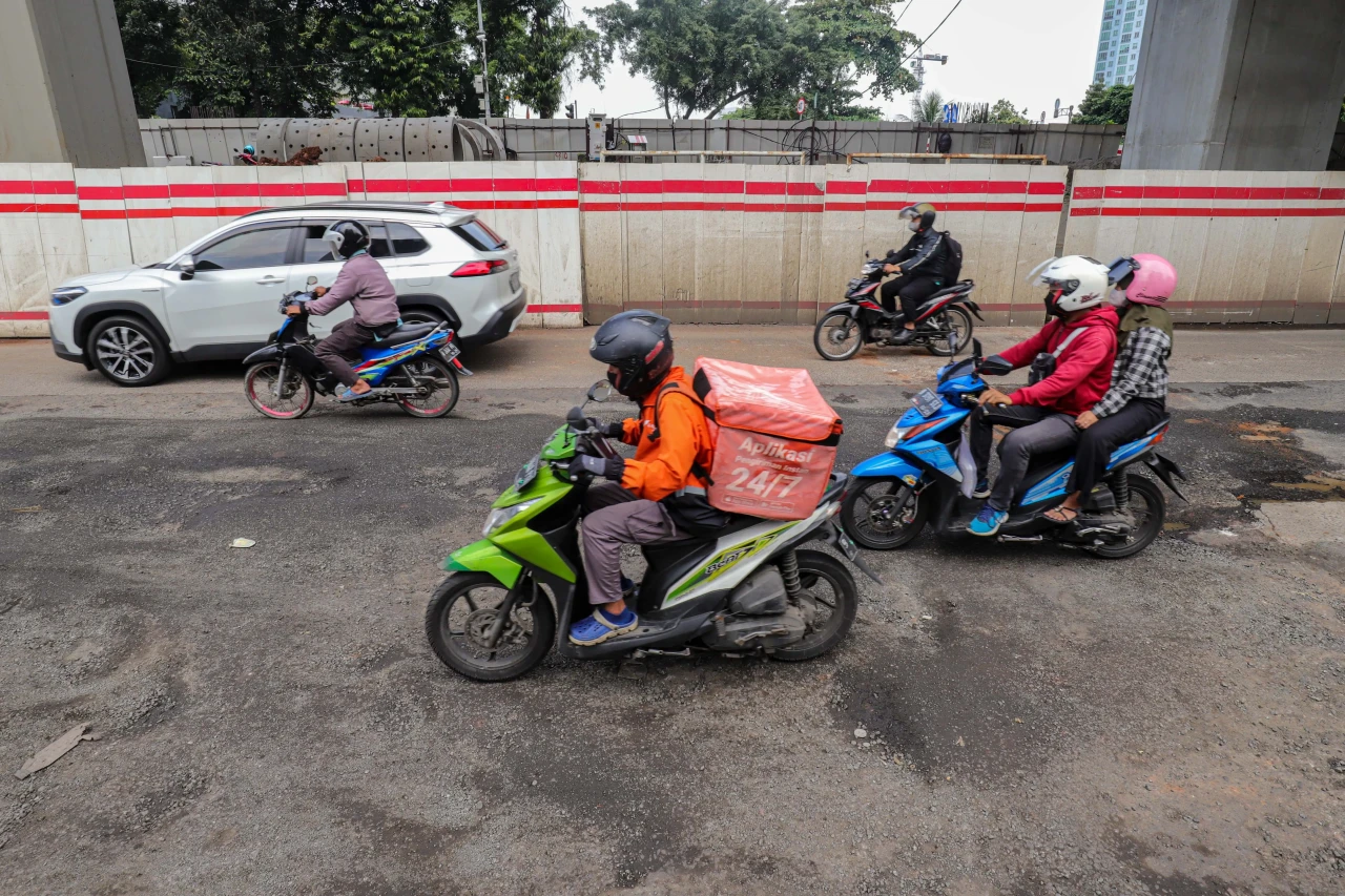Jalan Berlubang dan...