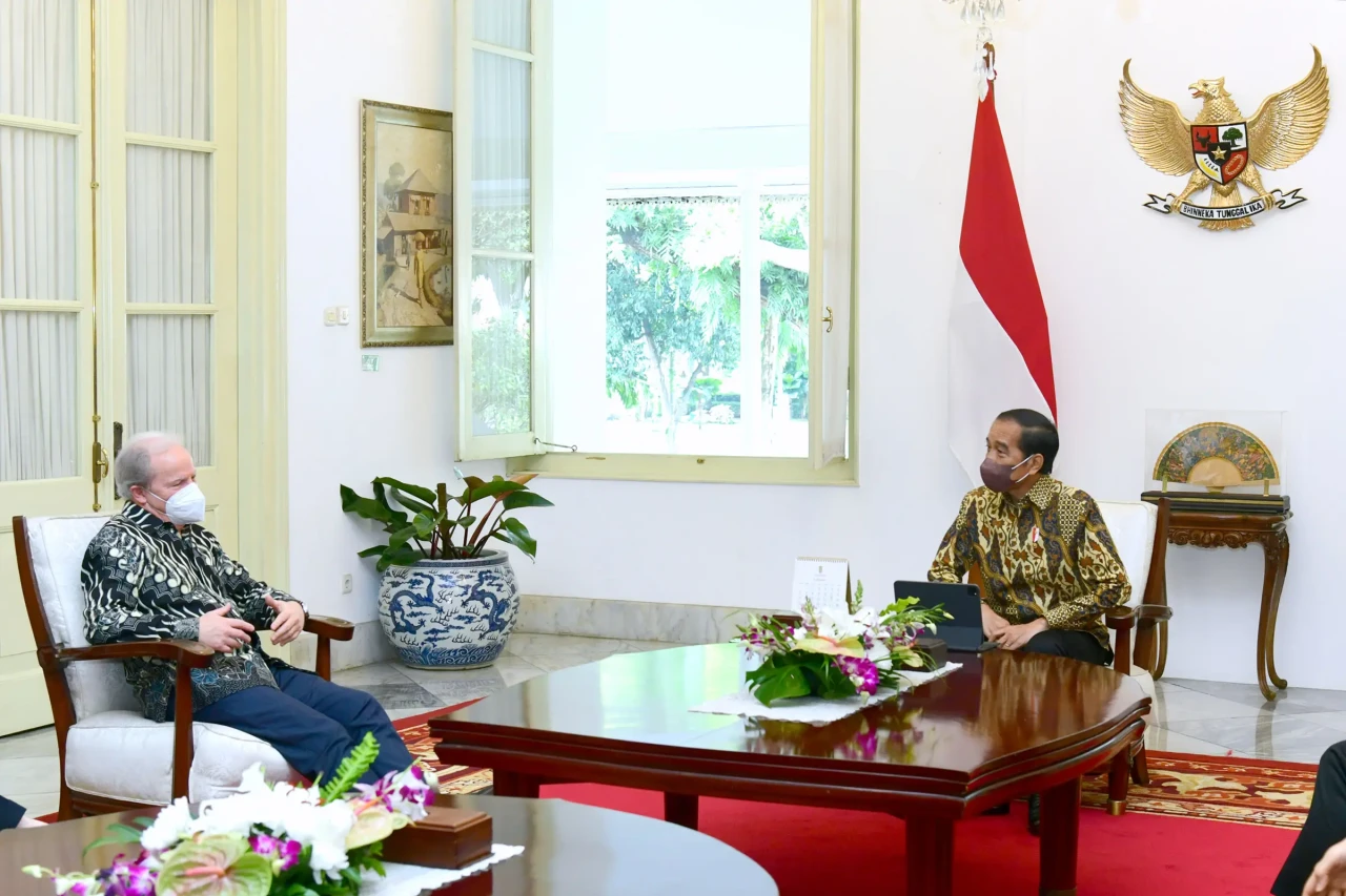 Presiden Jokowi Terima...