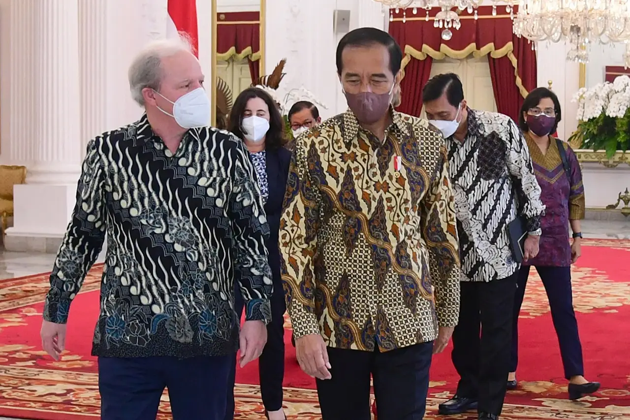 Presiden Jokowi Terima...