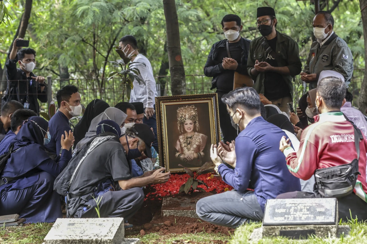 Begini Suasana Pemakaman...