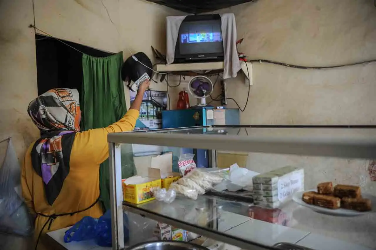 Kominfo Hentikan Siaran...