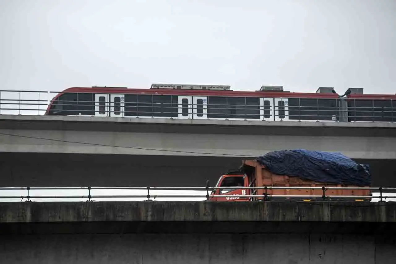 Target Penumpang LRT...