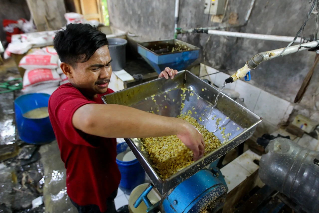 Geliat Pabrik Pembuatan...