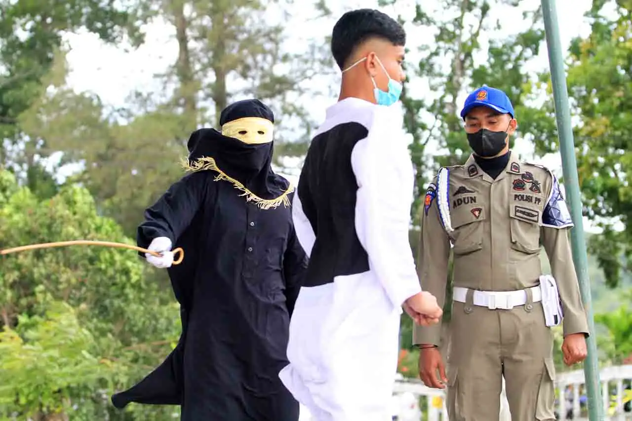 Langgar Hukum Syariat...