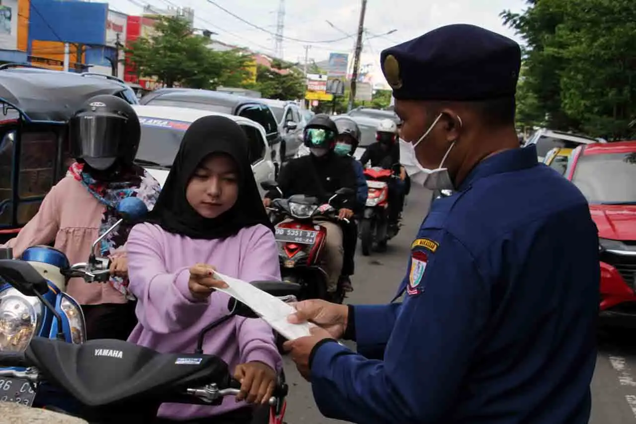 Petugas Damkar Gelar...