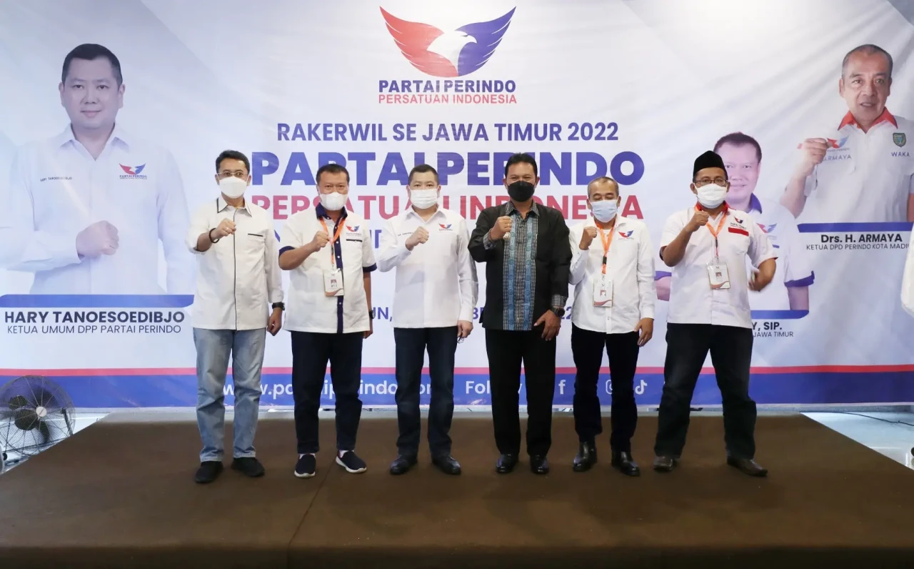 Hary Tanoesoedibjo Hadiri...