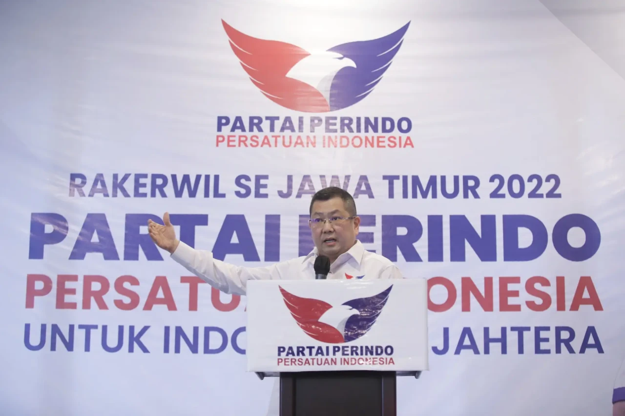 Hary Tanoesoedibjo Hadiri...