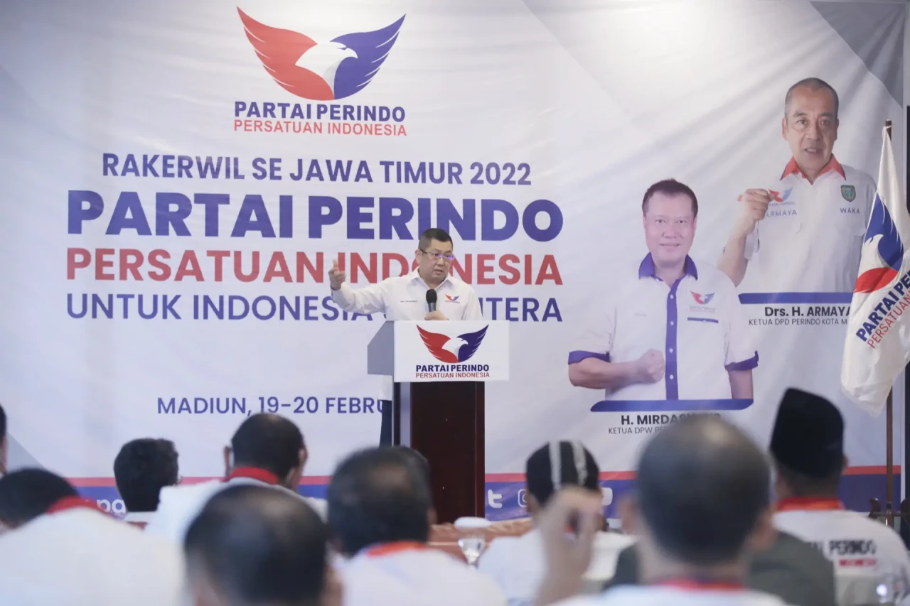 Hary Tanoesoedibjo Hadiri...