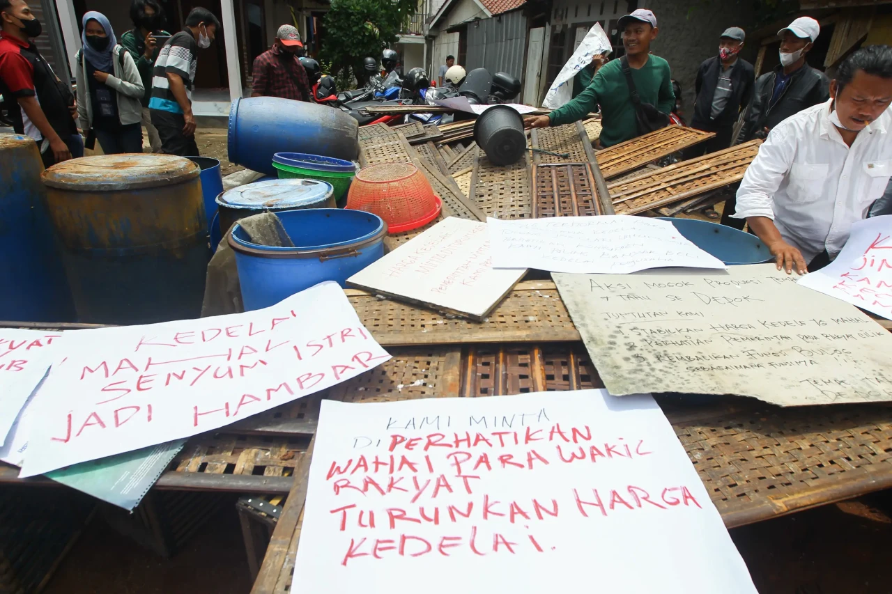 Protes Kenaikan Harga...