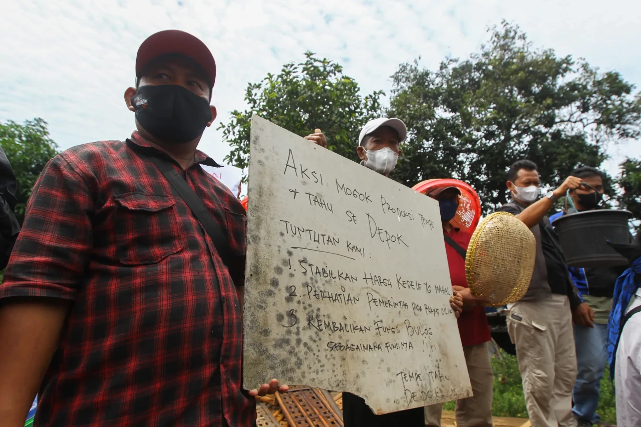 Protes Kenaikan Harga...