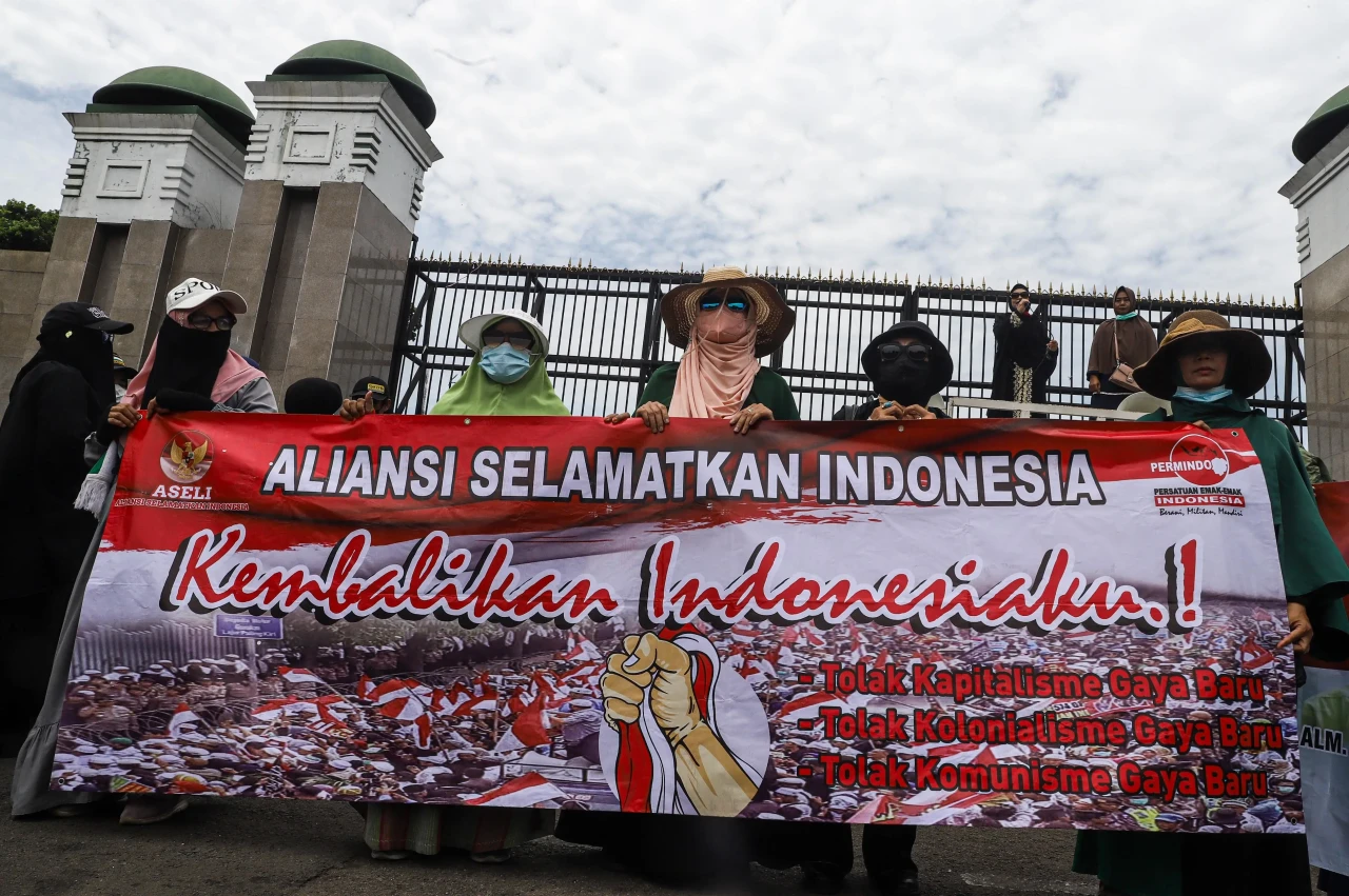 Aksi Emak-emak Selamatkan...