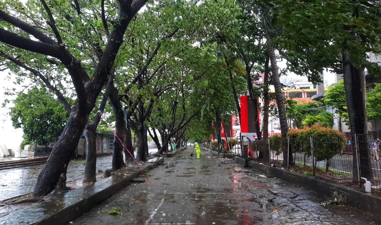 Peringatan Dini Cuaca...