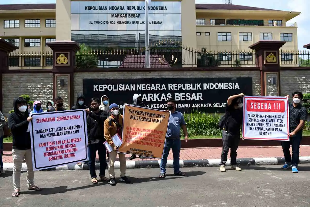 Korban Investasi Binomo...