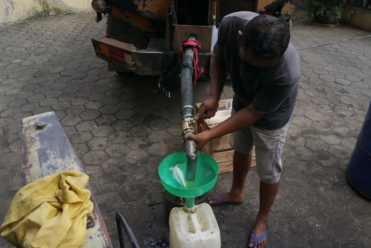 Pedagang dan Warga Serbu...
