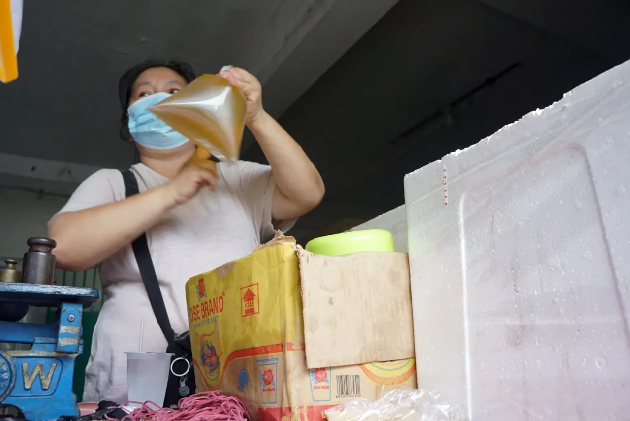 Pedagang dan Warga Serbu...