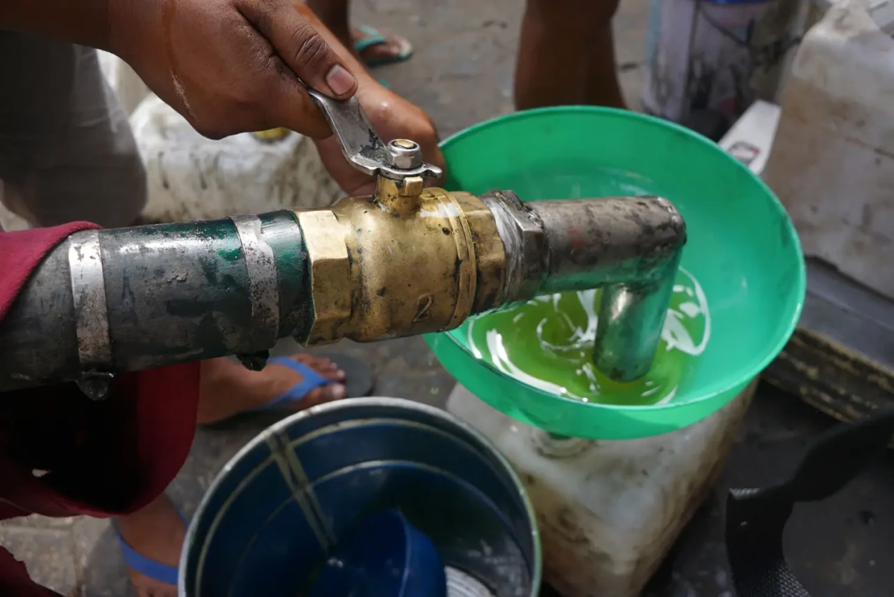 Pedagang dan Warga Serbu...