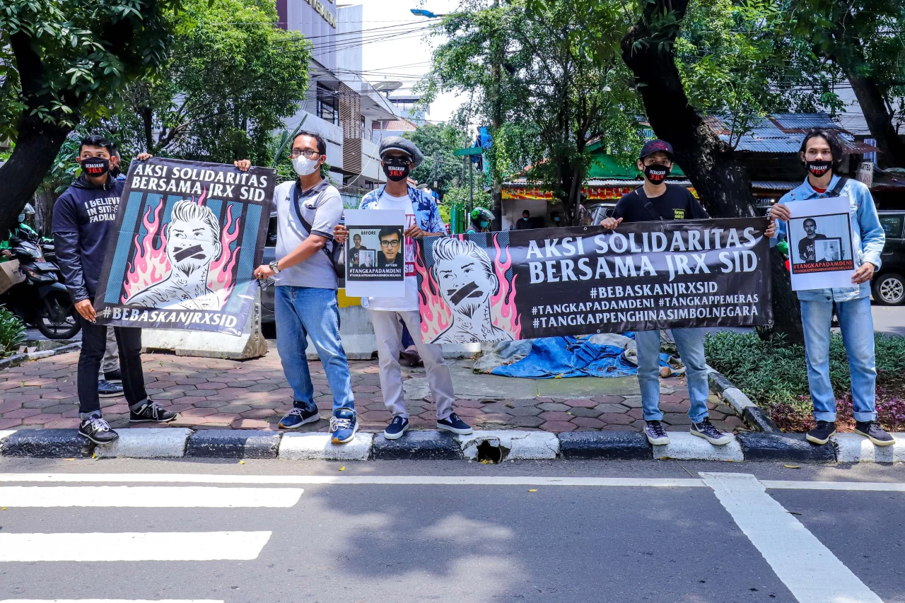 Aksi Solidaritas Outsider...