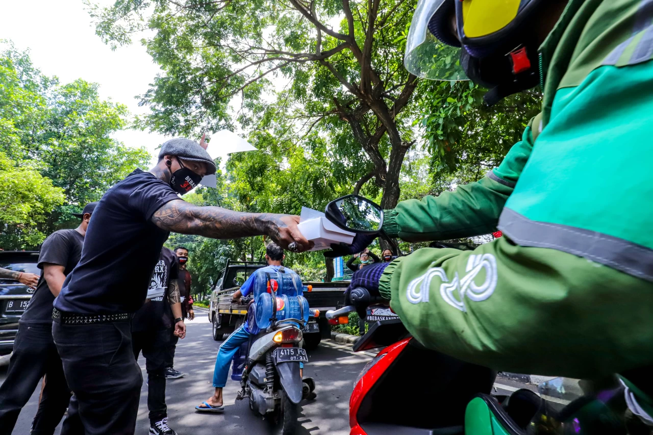 Aksi Solidaritas Outsider...