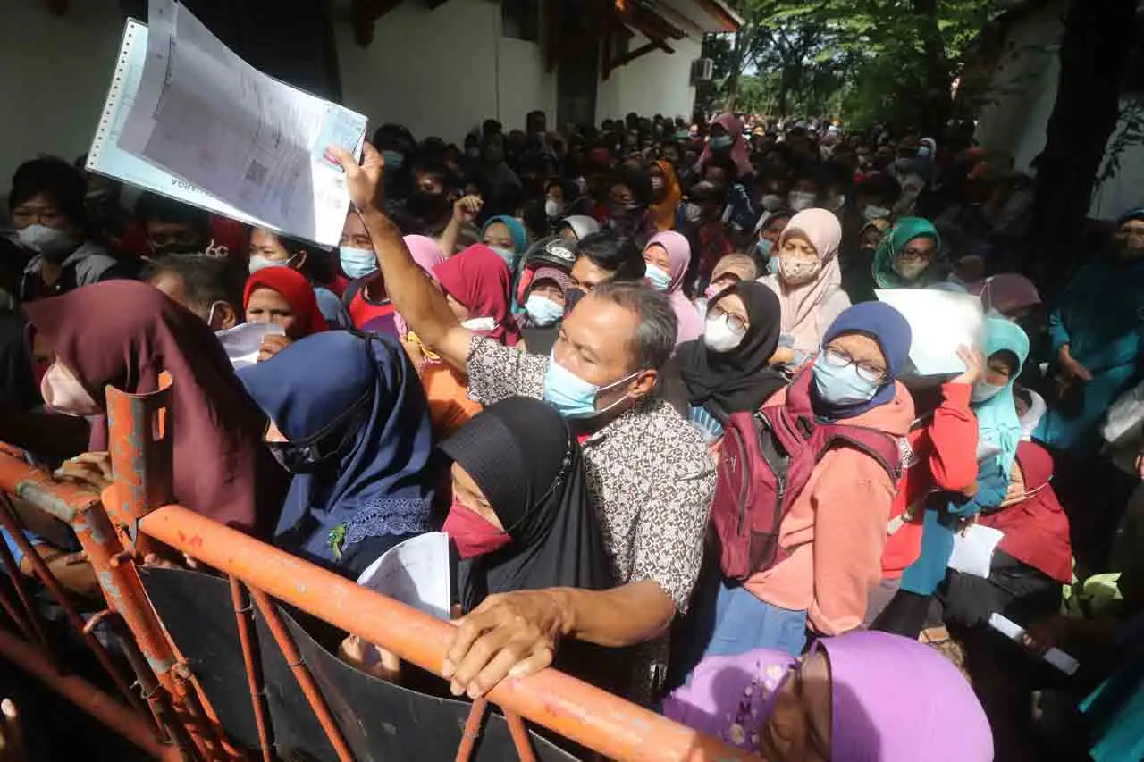 Ratusan Warga Terjepit...