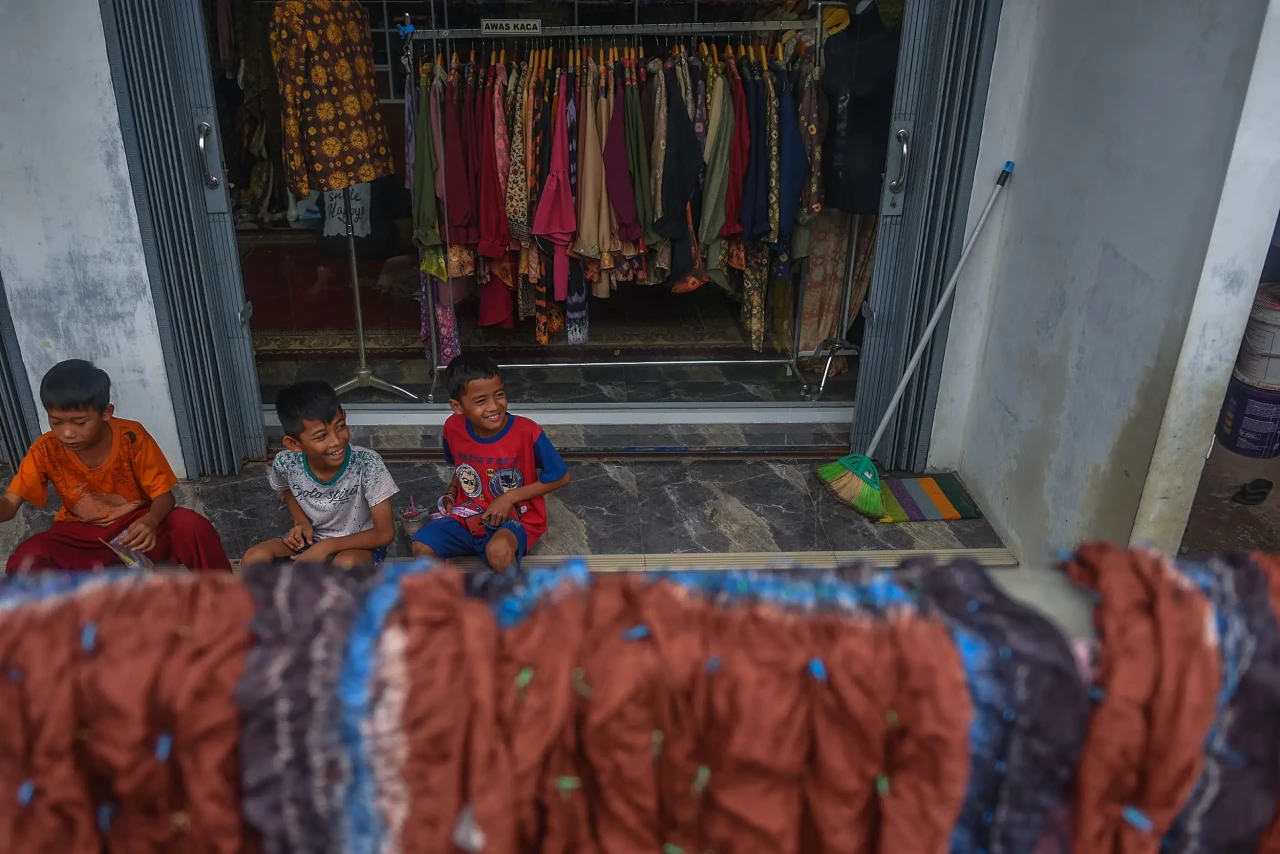 Menelusuri Kampung Kain...