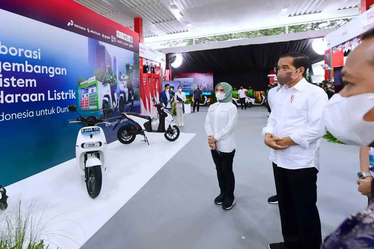 Presiden Jokowi Luncurkan...