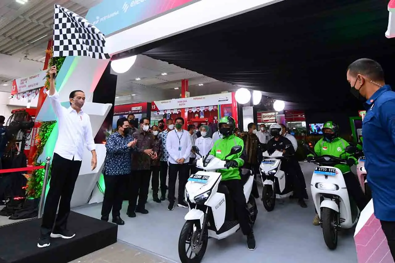 Presiden Jokowi Luncurkan...