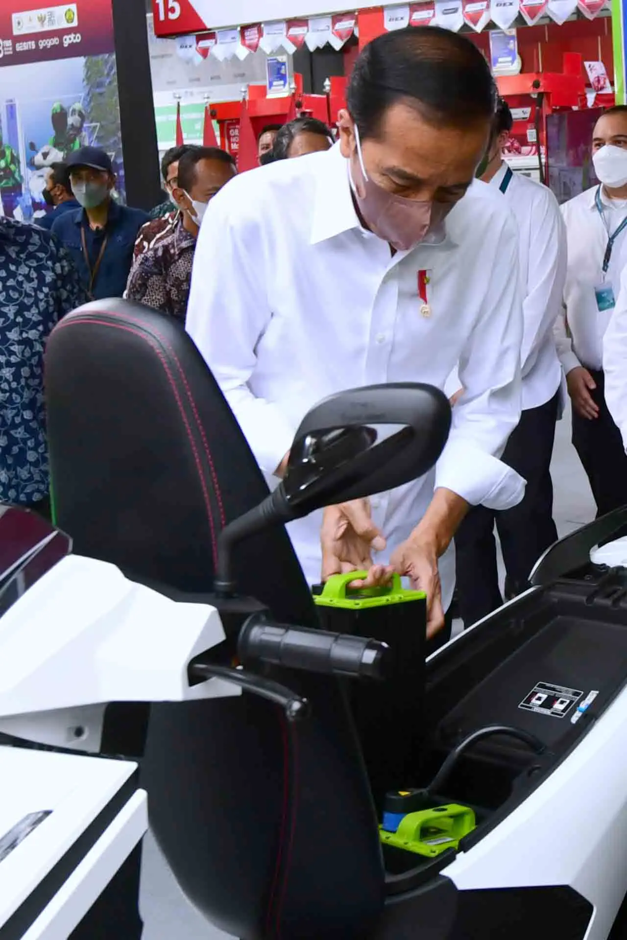 Presiden Jokowi Luncurkan...