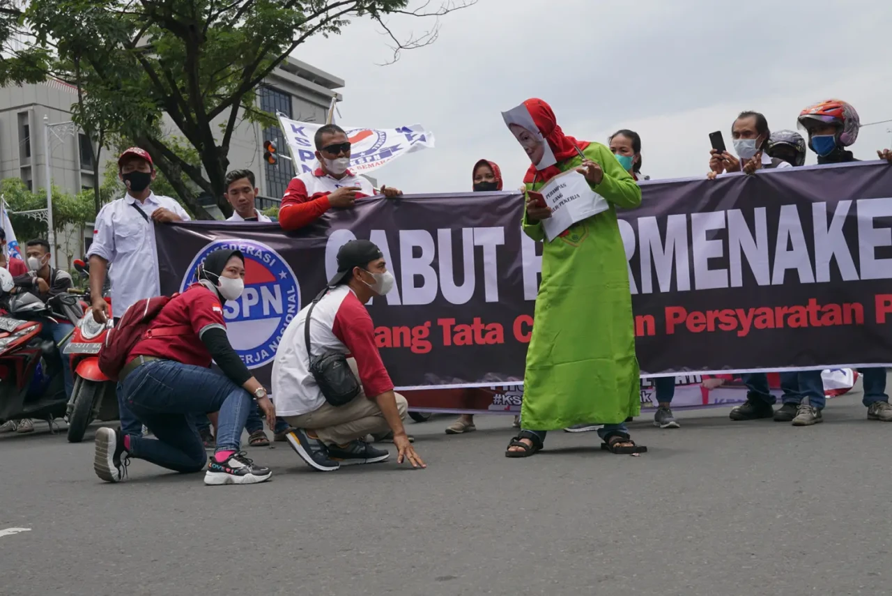 Buruh Semarang Gelar...