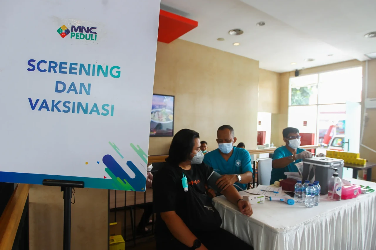 Dukung Percepatan Vaksin,...