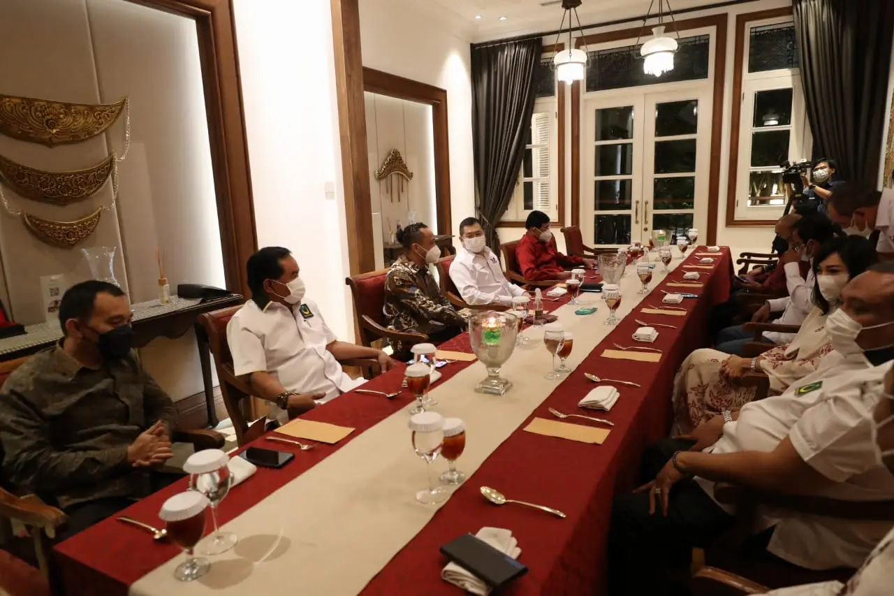 Momen Hangat Pertemuan...