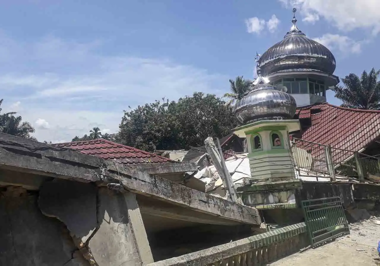 Masjid Raya Kajai Luluh...