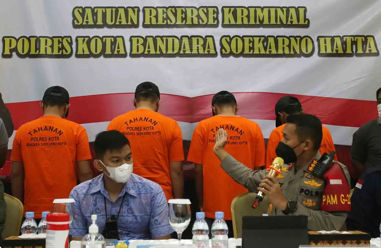 Gawat, Tiga Petugas...