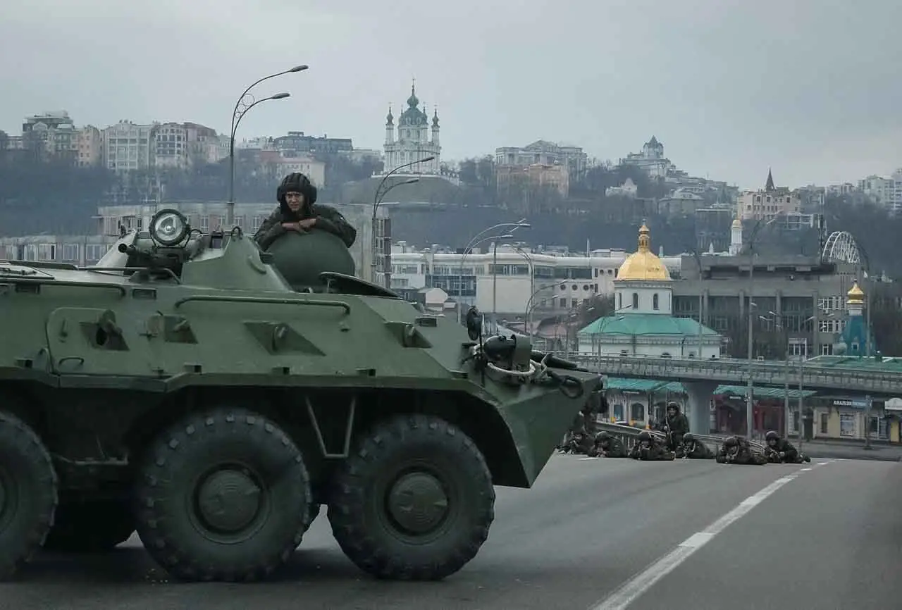 Bertaruh Nyawa, Tentara...
