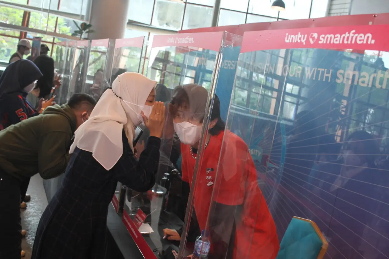 Smartfren Ajak UN1TY...