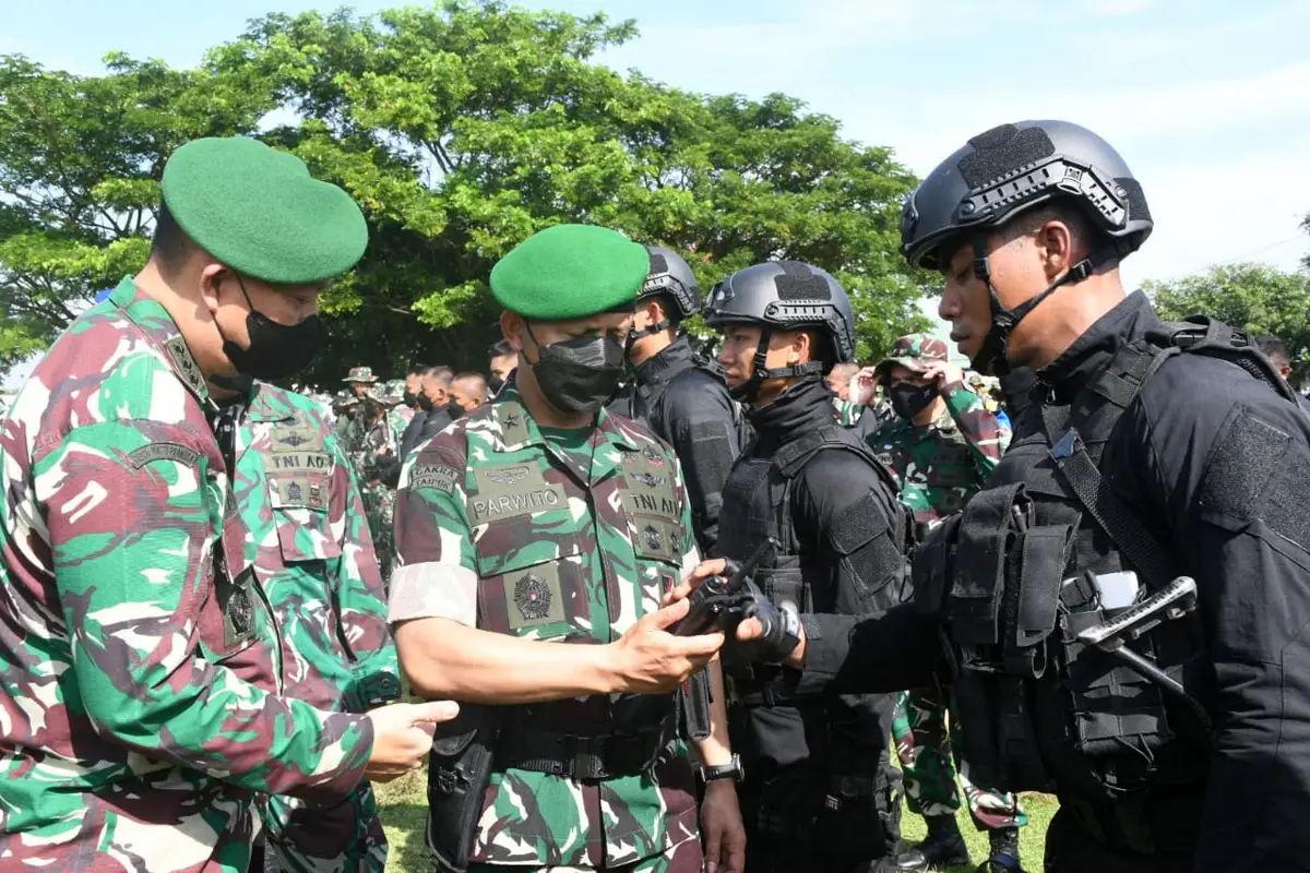 Aksi Prajurit Yonif...