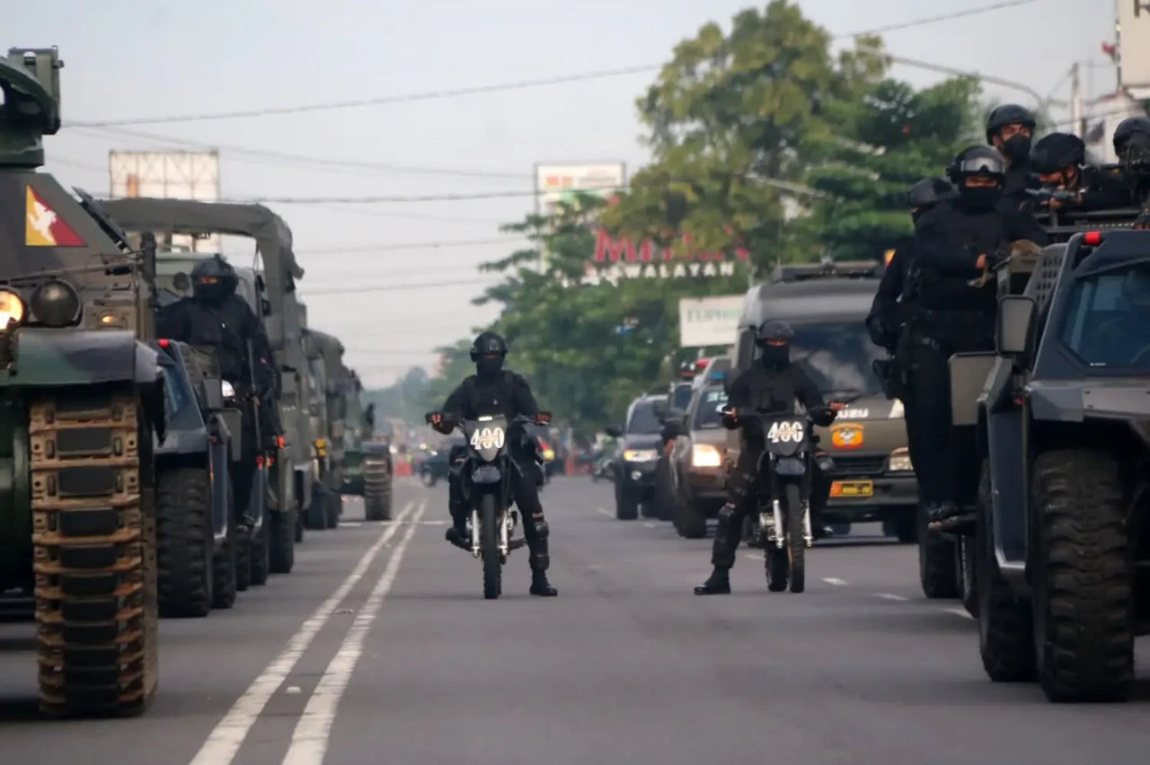 Aksi Prajurit Yonif...