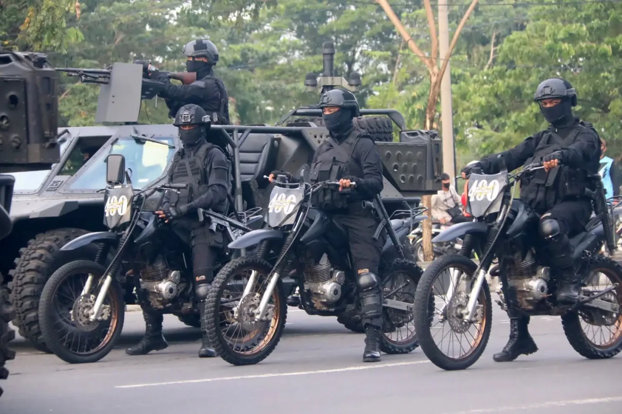 Aksi Prajurit Yonif...