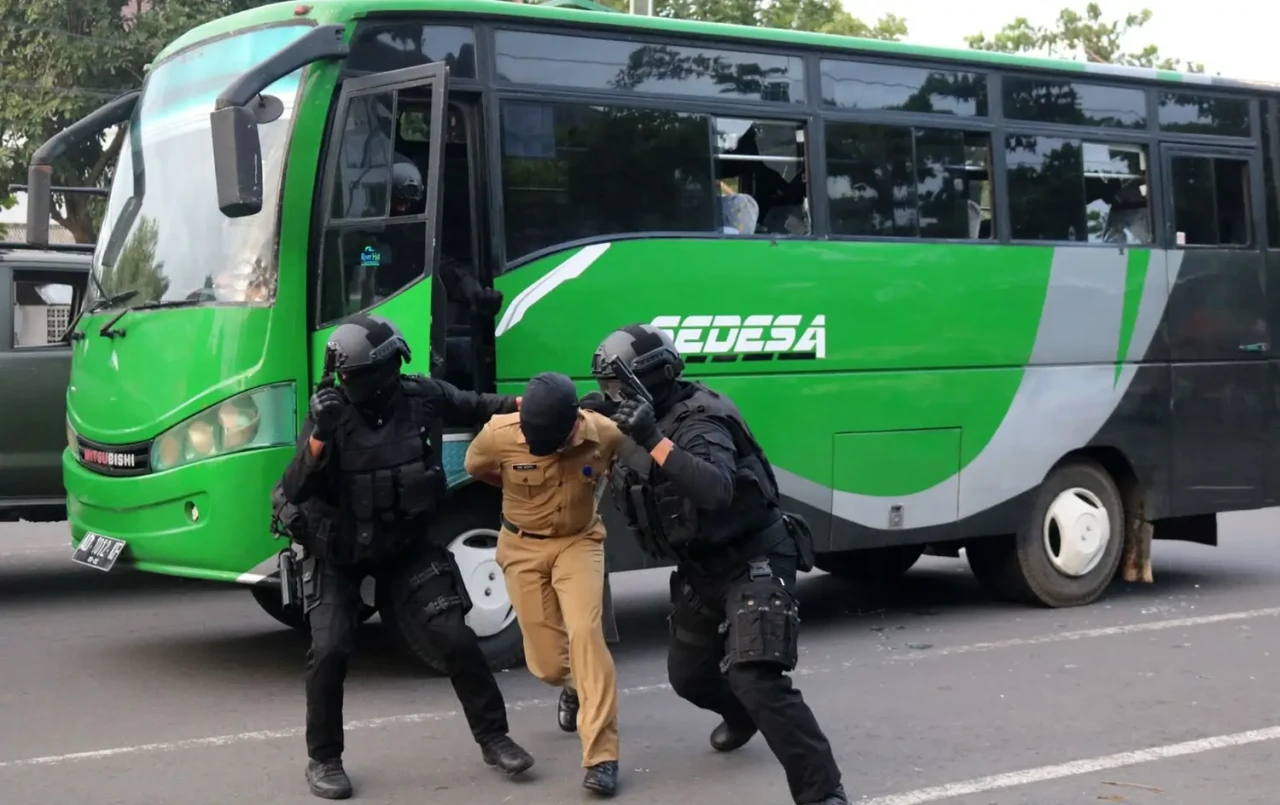Aksi Prajurit Yonif...