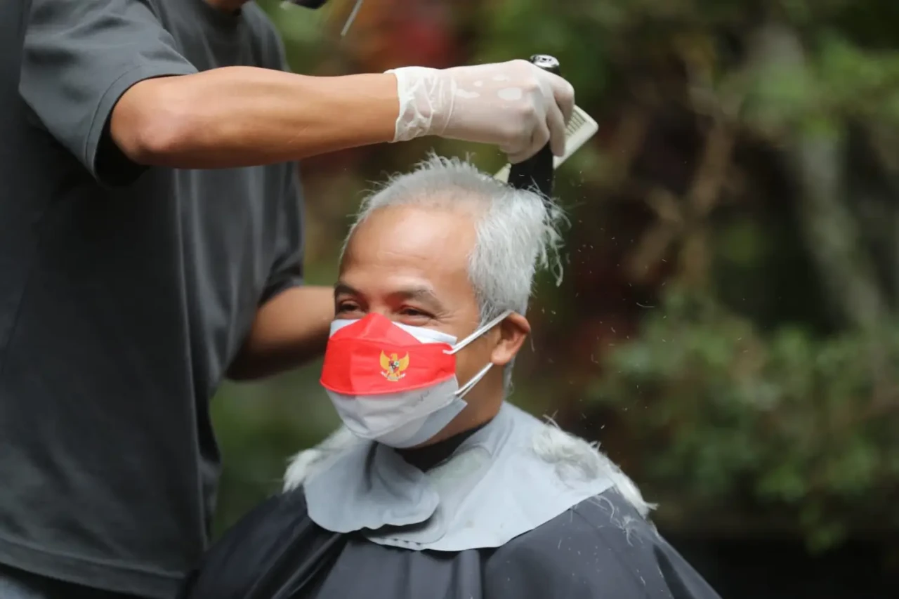 Potret Aksi Berani Gundul...