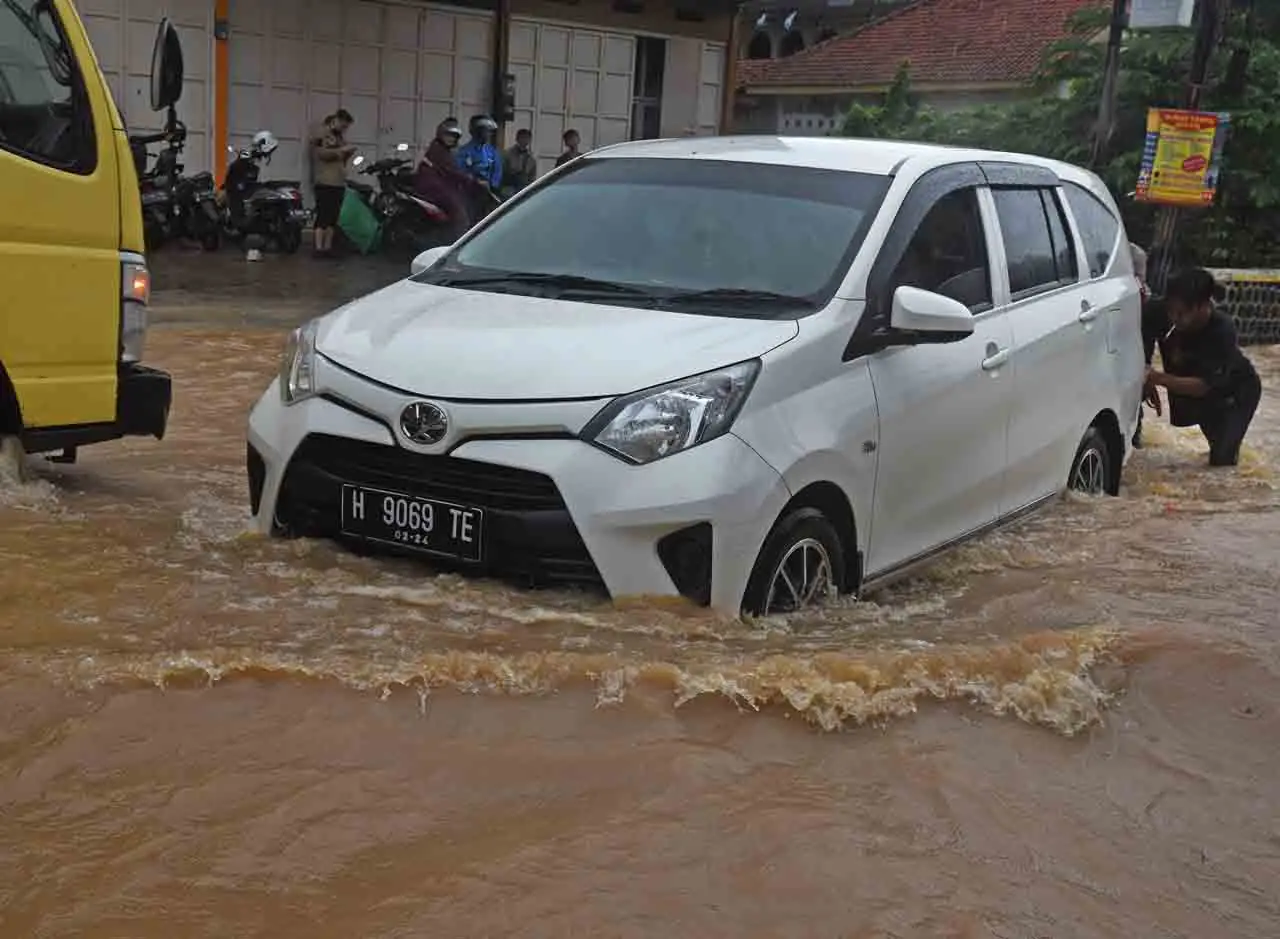 Banjir Rendam Puluhan...