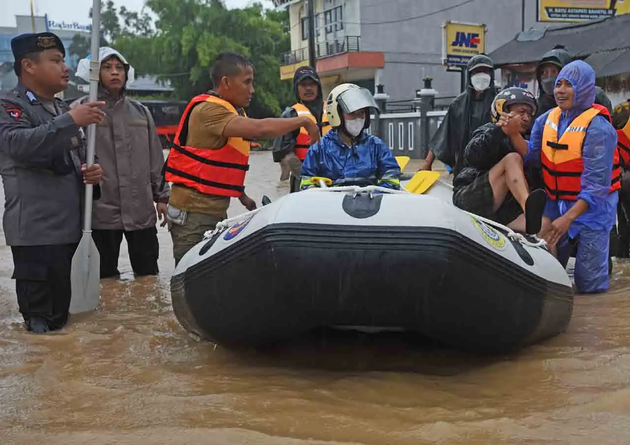 Banjir Rendam Puluhan...