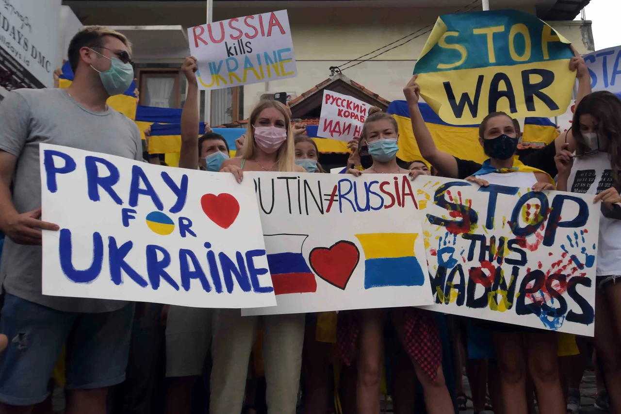 Ratusan WNA Ukraina...