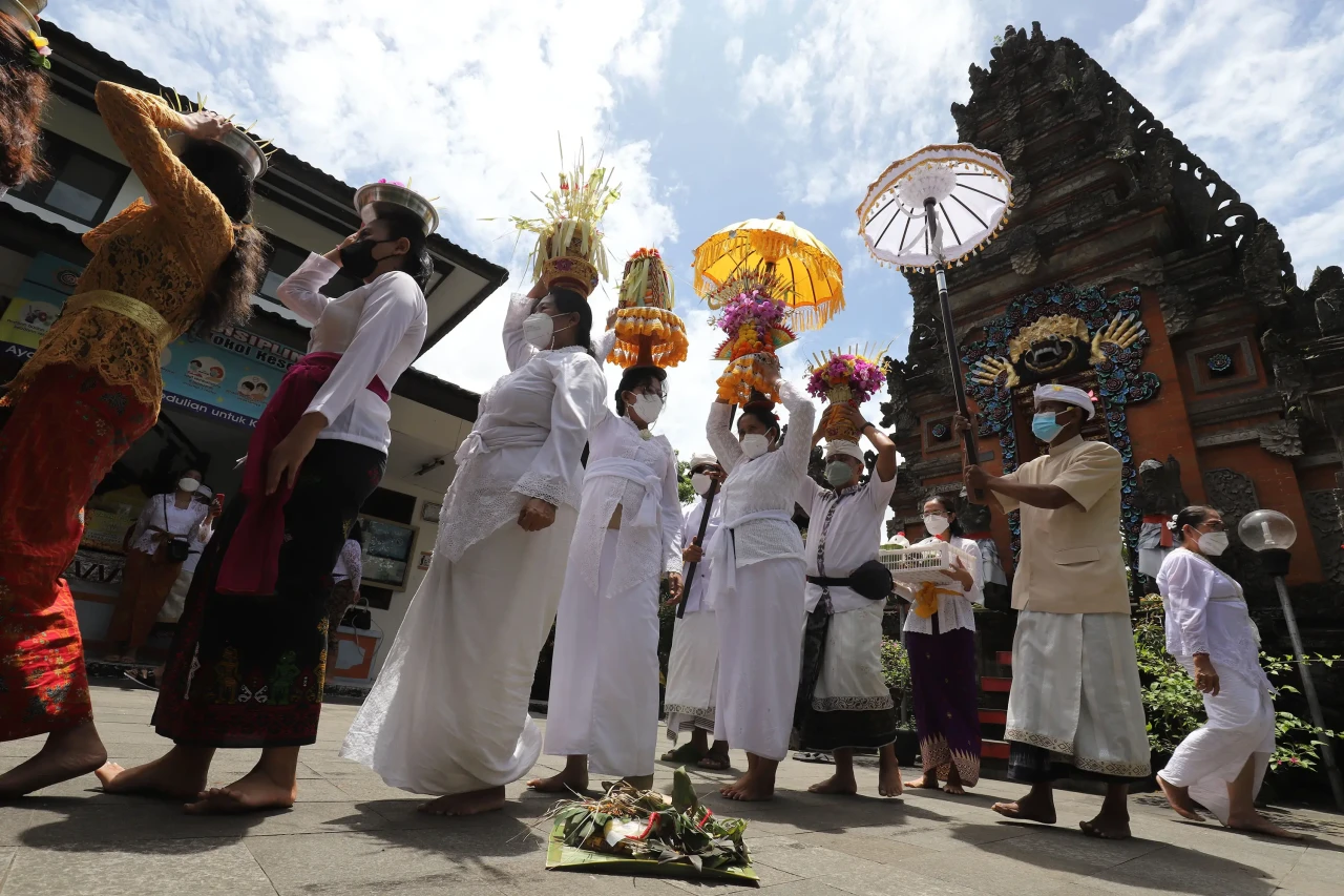 Umat Hindu Gelar Tawur...