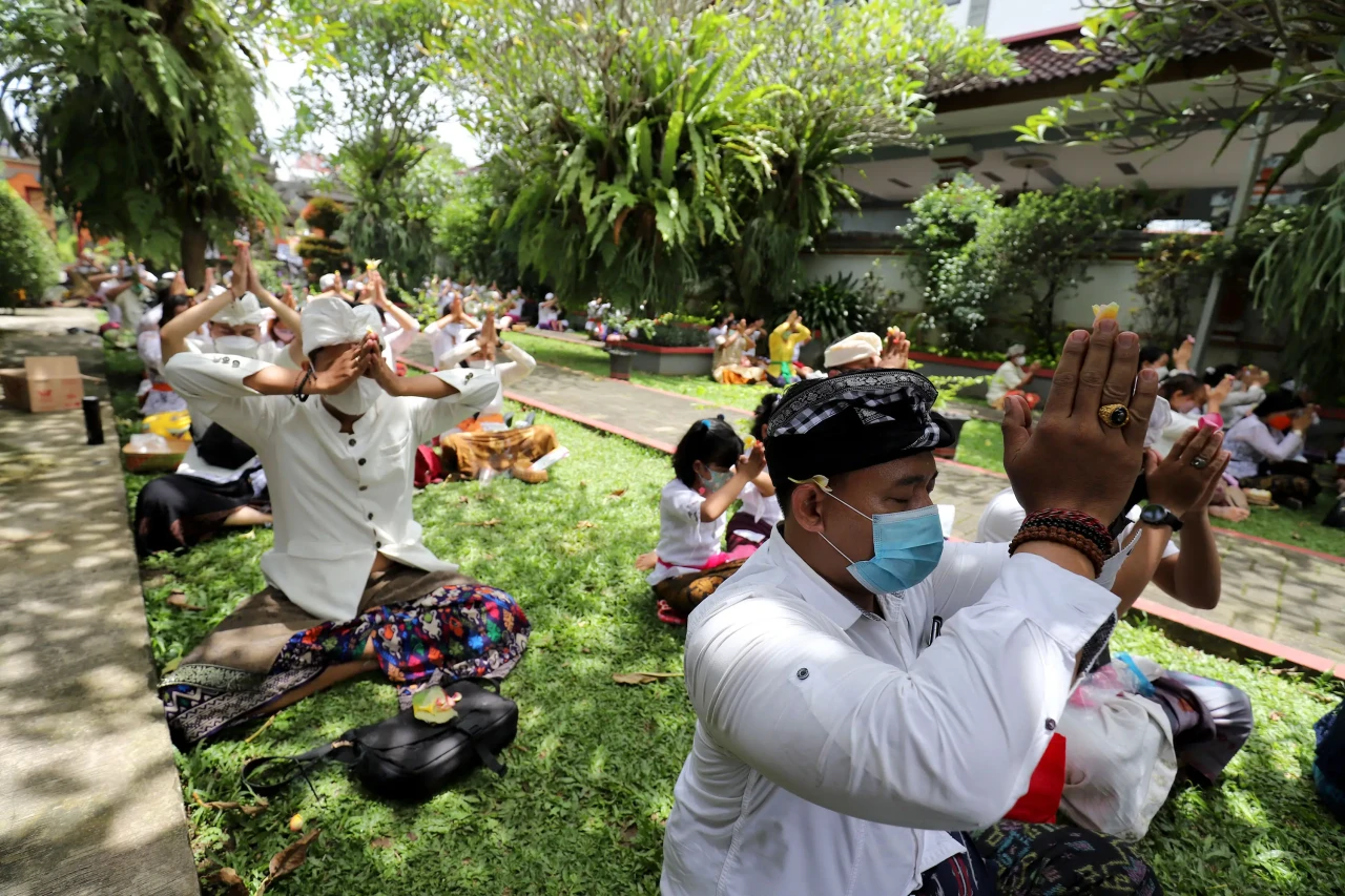 Umat Hindu Gelar Tawur...