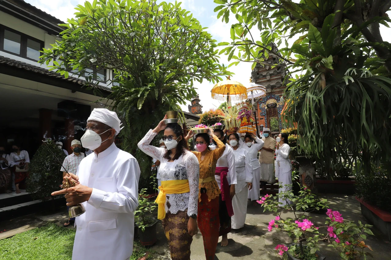 Umat Hindu Gelar Tawur...