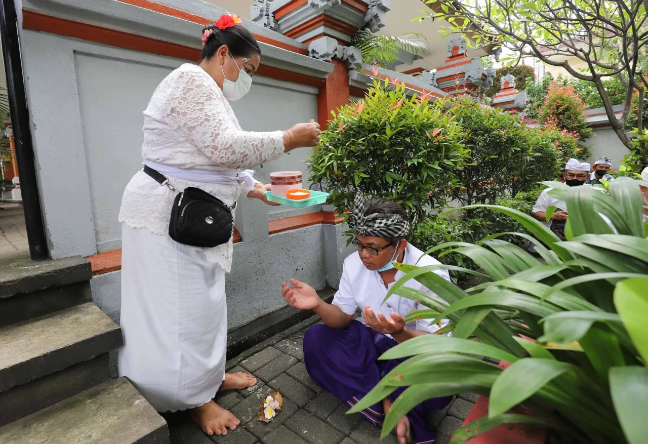 Umat Hindu Gelar Tawur...