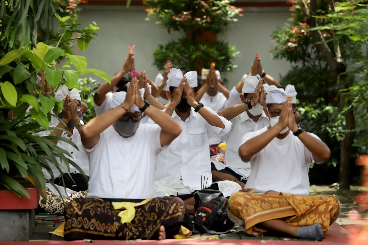 Umat Hindu Gelar Tawur...