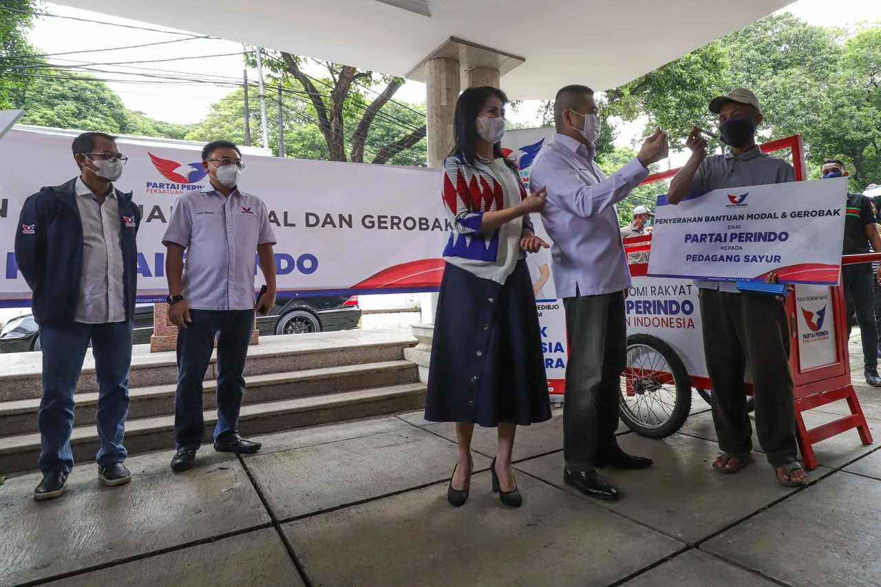 Partai Perindo Berikan...