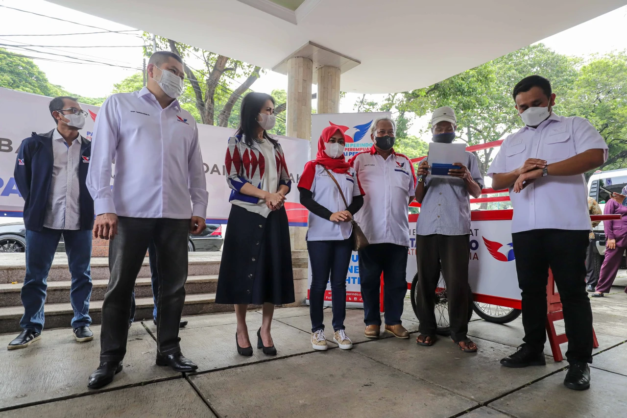 Partai Perindo Berikan...