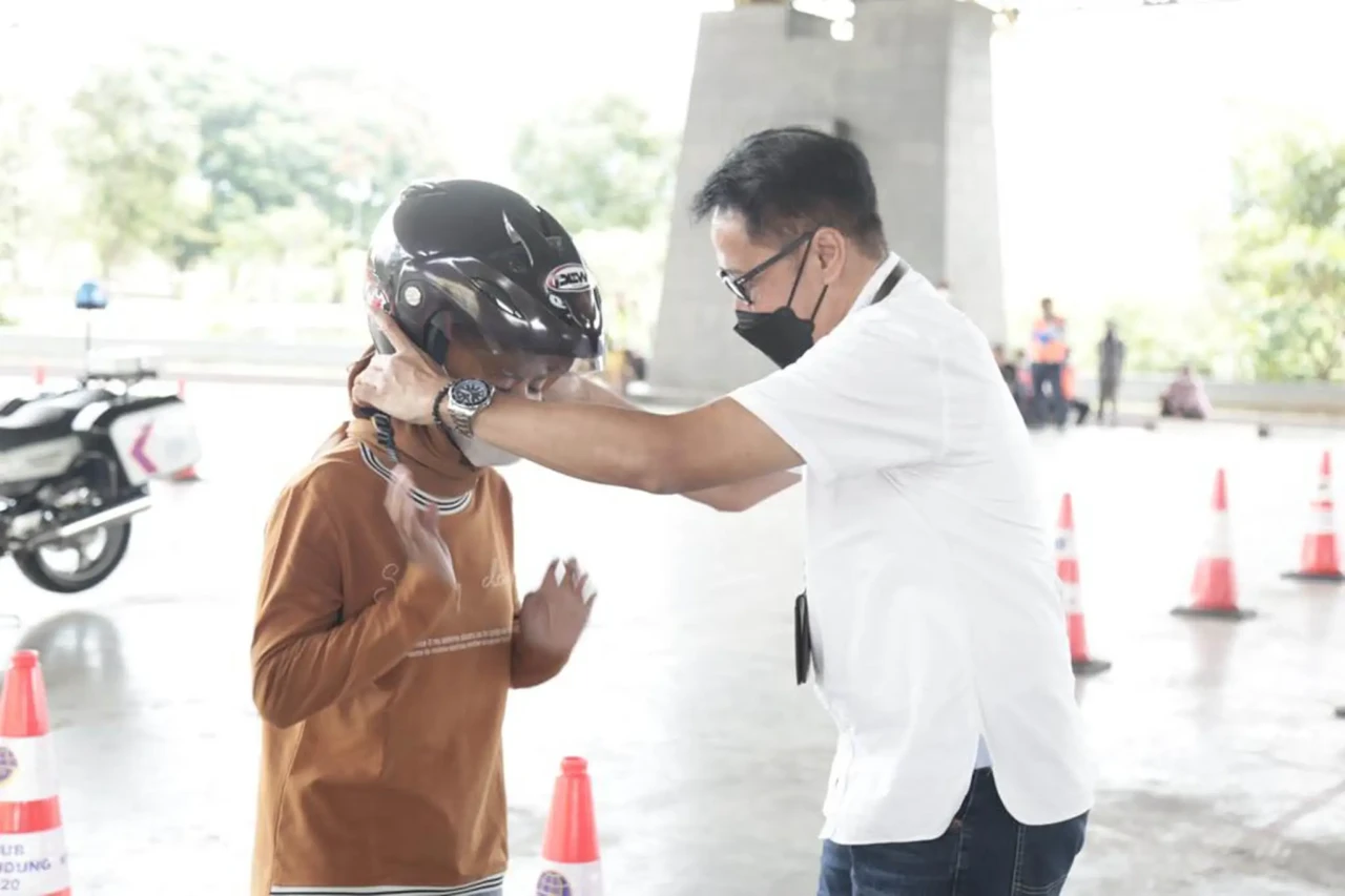 Ratusan Perempuan AO...